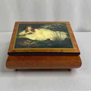“Day Dreamer” Music Box